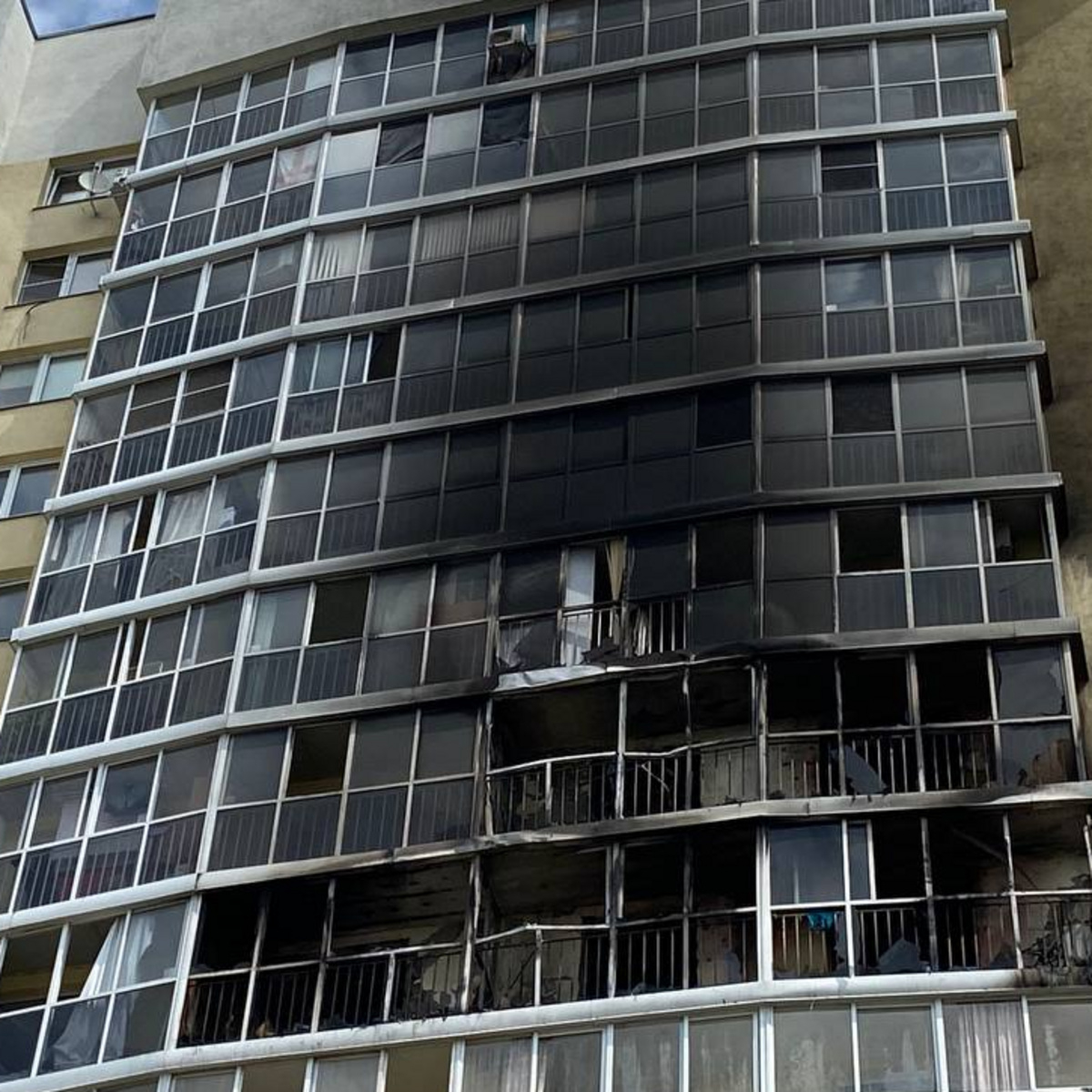 Пожар в высотке на Рощинской в Екатеринбурге, 2 июля 2024 год