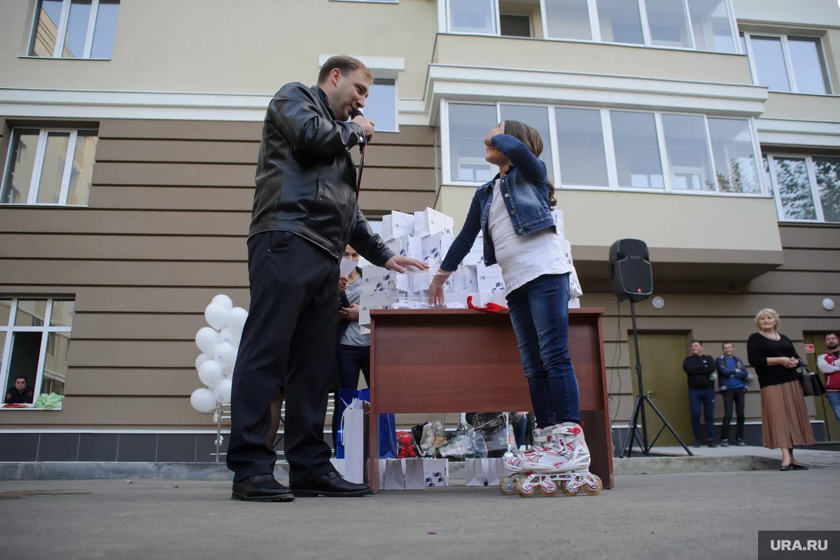 Два года назад жители бросались под бетоновозы, а теперь аплодируют. ФОТО