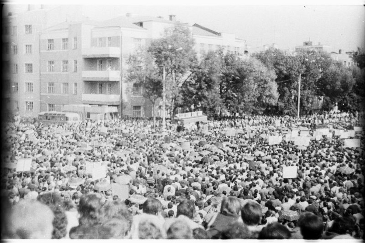 Митинг против ГКЧП в Свердловске. Как это было