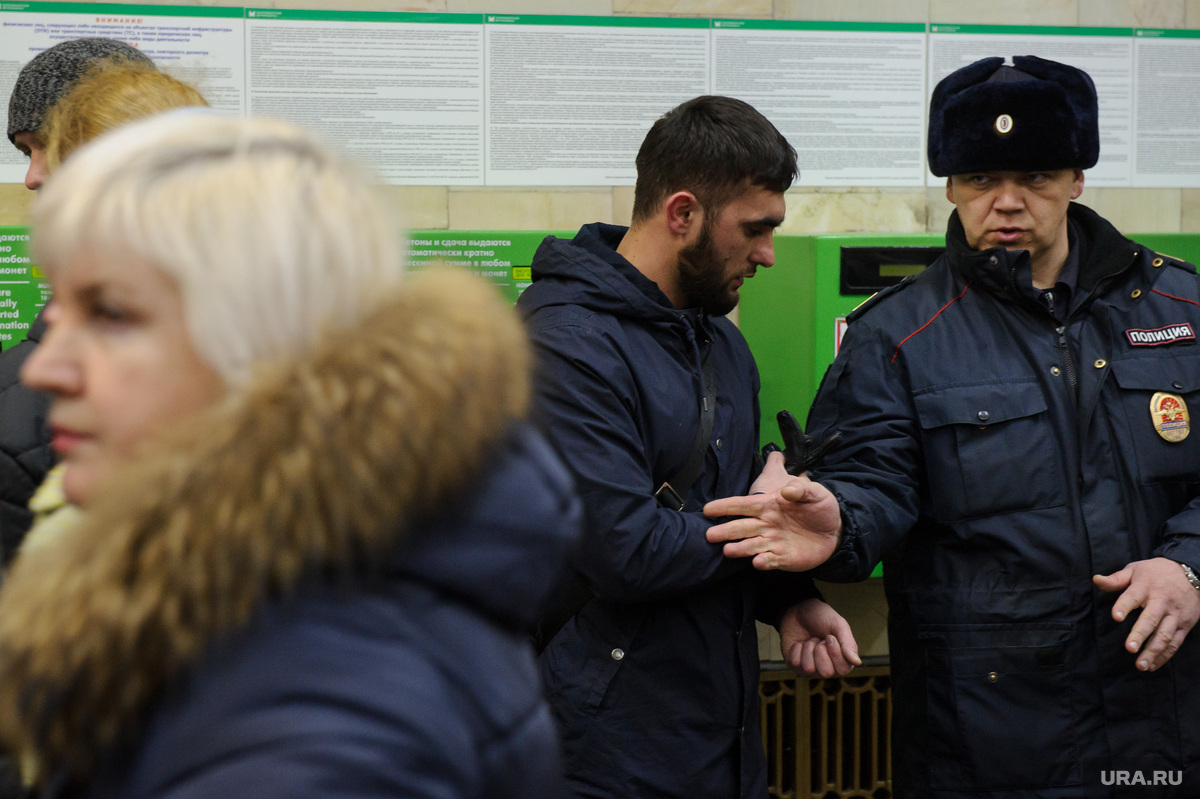 Эксперты объяснили неэффективность рамок металлоискателей в метро и на  вокзалах