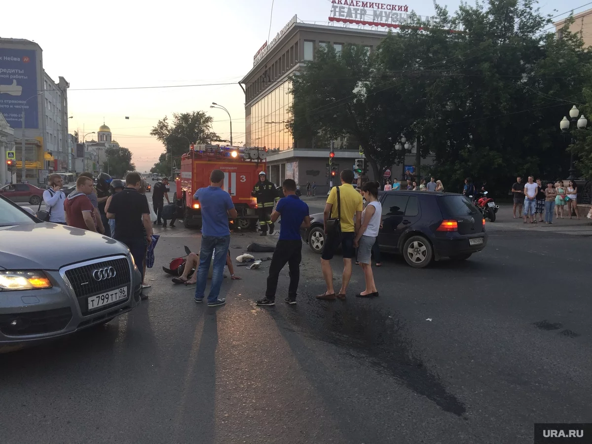 Авария с участием пожарной машины в Екатеринбурге попала на видео — сразу  два ведомства проводят проверку