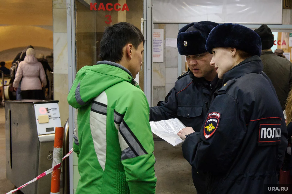 Жителей некоторых стран может удивить необходимость постоянно иметь при себе паспорт