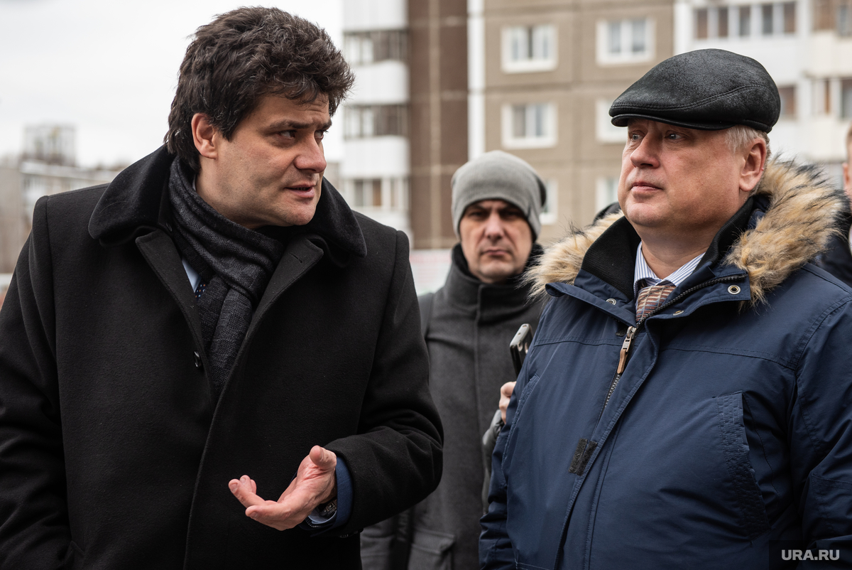 Мэр Екатеринбурга (слева) искал замену Александру Лошакову (справа) в последние недели