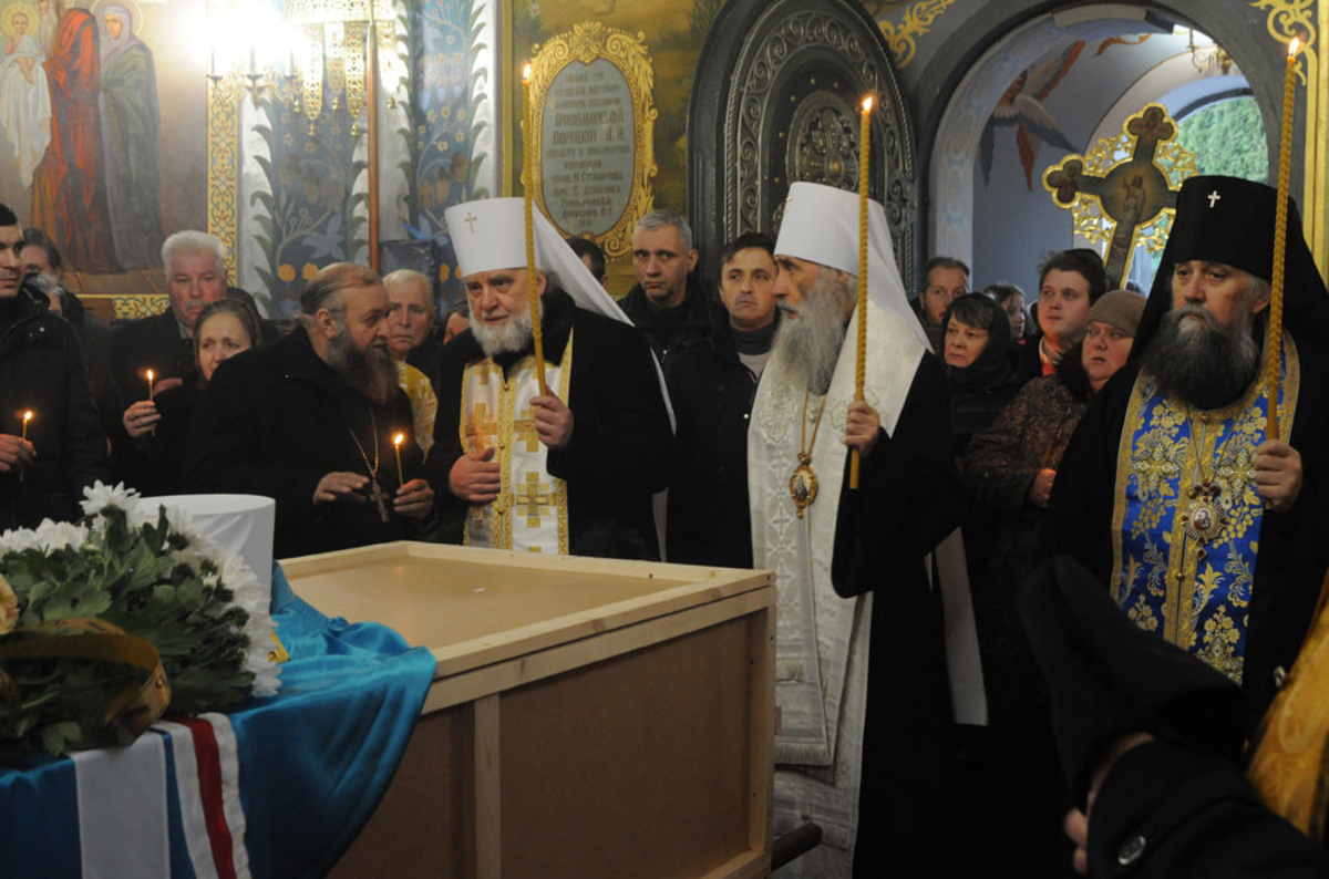 Умершего от COVID Иова погребли в закрытом гробу