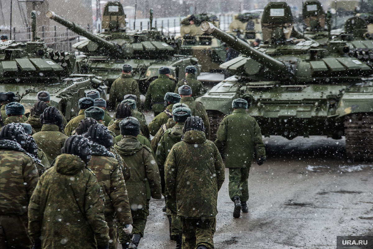 Украина поверит в серьезность намерений России только после того, как та отведет все войска от границ республики, заявил Алексей Резников