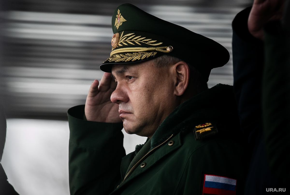 Министр обороны Сергей Шойгу наградил военных врачей в честь их профессионального праздника