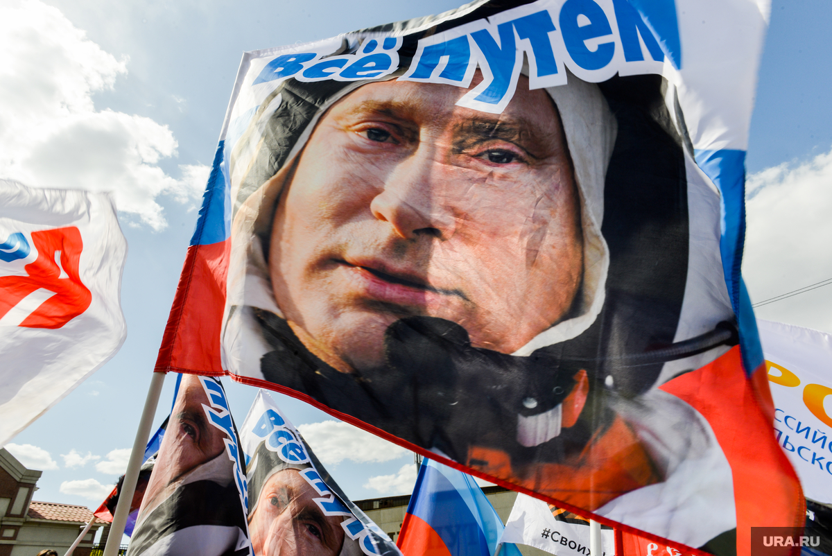 Для сбора подписей в поддержку Владимира Путина развернут целую сеть мобильных пунктов