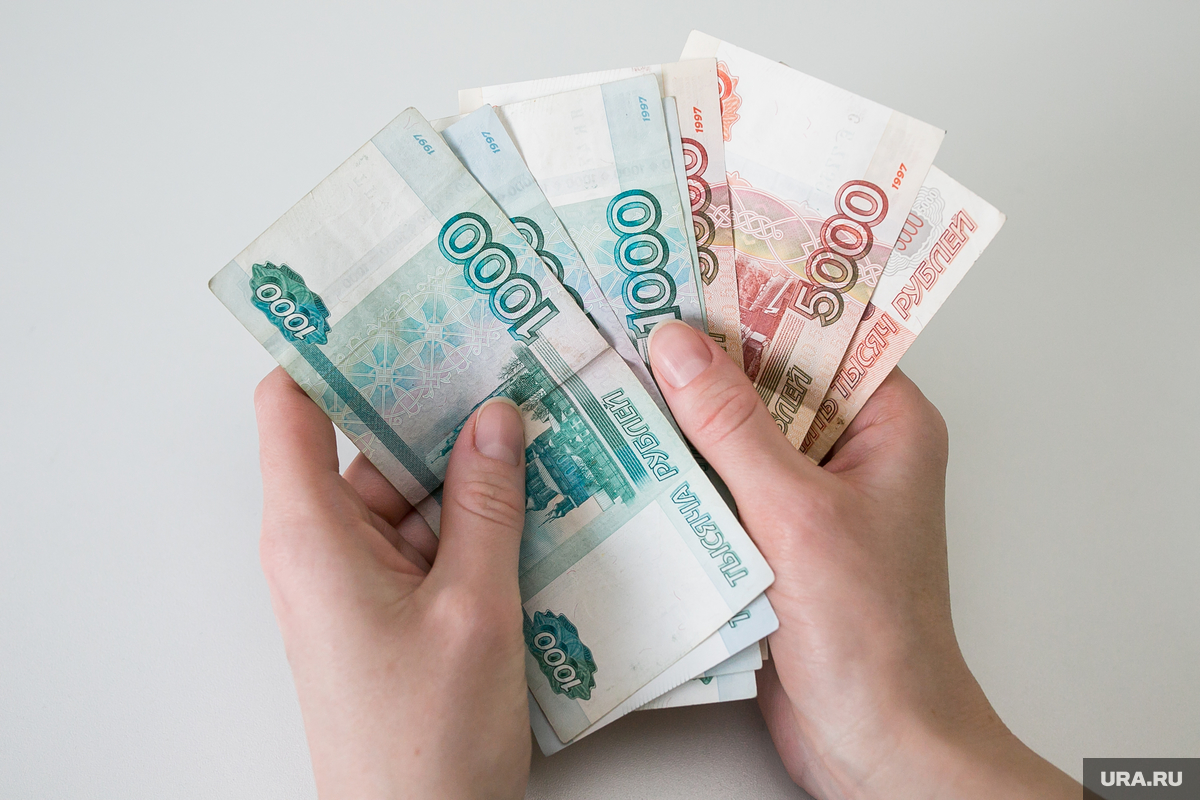Богатейшие россияне вкладывают деньги в развитие экономики, что сказывается на зарплатах граждан, считает Анатолий Аксаков