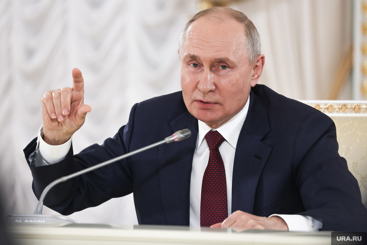 Необходимо рассмотреть вопрос поднятия планки по льготной ипотеке в регионах, заявил Владимир Путин