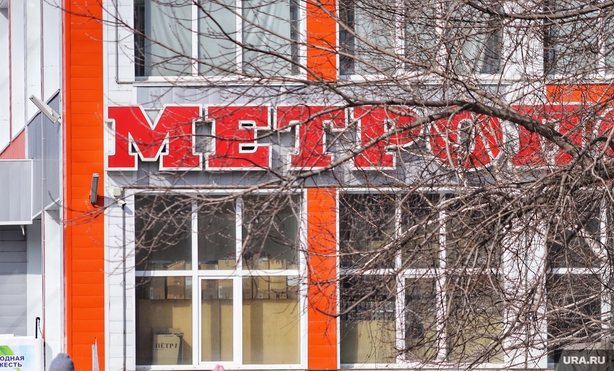 Пожар в селе Звериноголовское 15 января 2024 года: горит «Метрополис», видео