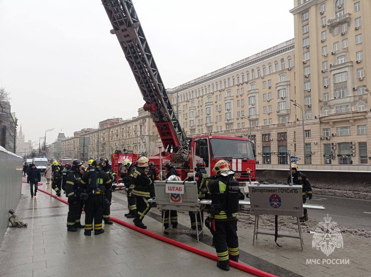 В Москве горит Театр сатиры в Москве: площадь выросла до 350 квадратных  метров: фото, видео