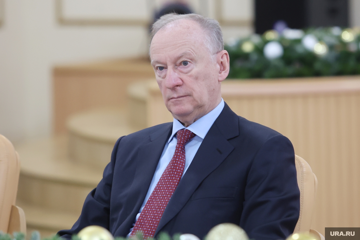 Секретарь Совбеза Николай Патрушев посетил КМЗ вместе с полпредом Владимиром Якушевым (архивное фото)