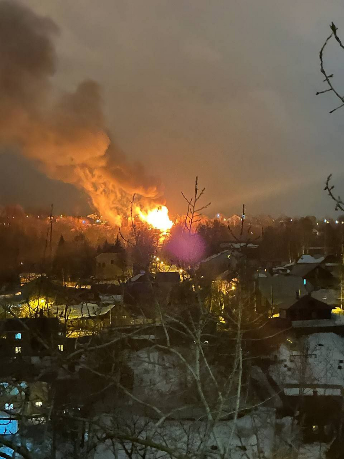 Пожар на Висиме в Перми — горит дом: фото, видео