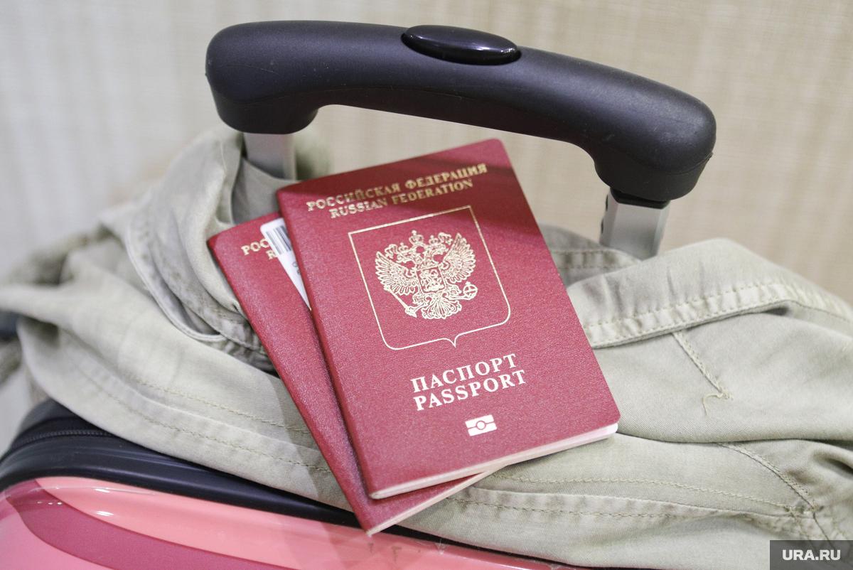 Семья из Челябинска потеряла полмиллиона рублей из-за ошибки в  загранпаспорте