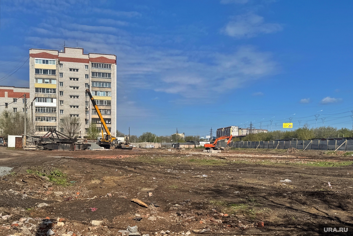 В Кургане снесли долгострой по улице Аргентовского, 125: фото, видео