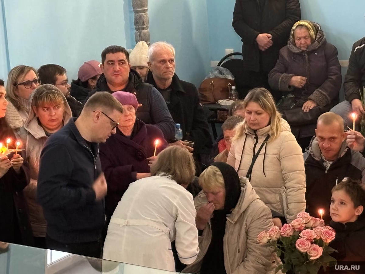 Во время церемонии прощания матери погибшей стало плохо