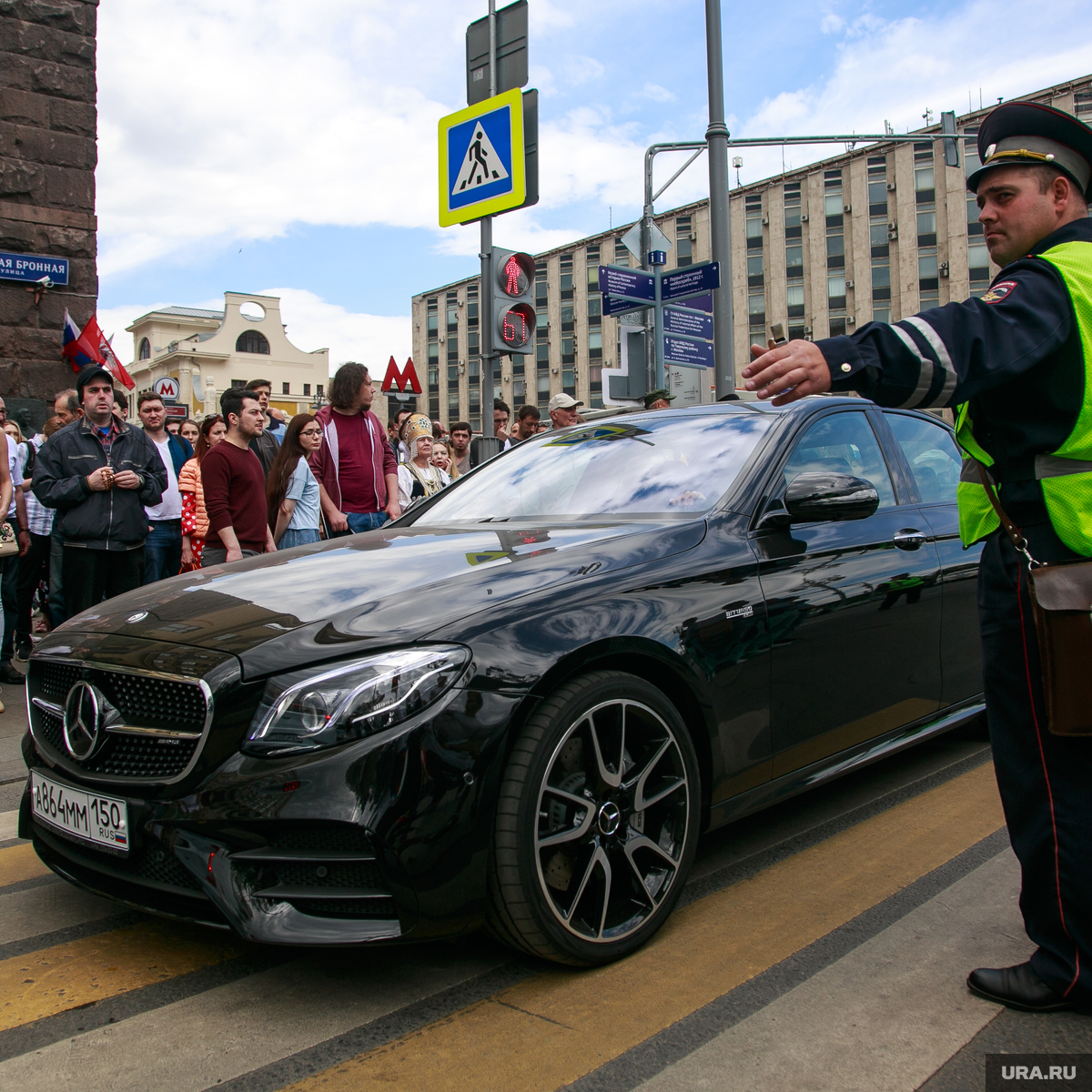 Адвокаты дают сутки на раскрытие дела о наезде «Мерседеса» ФСБ на  сотрудника ГИБДД