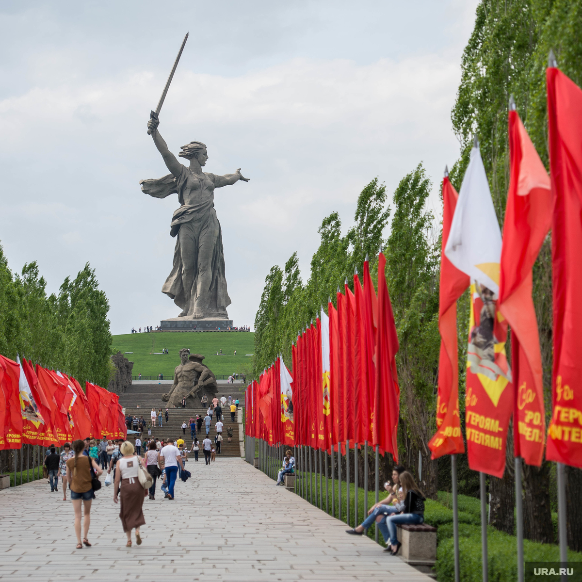 В Свердловскую область с Мамаева кургана доставили частицу Вечного огня