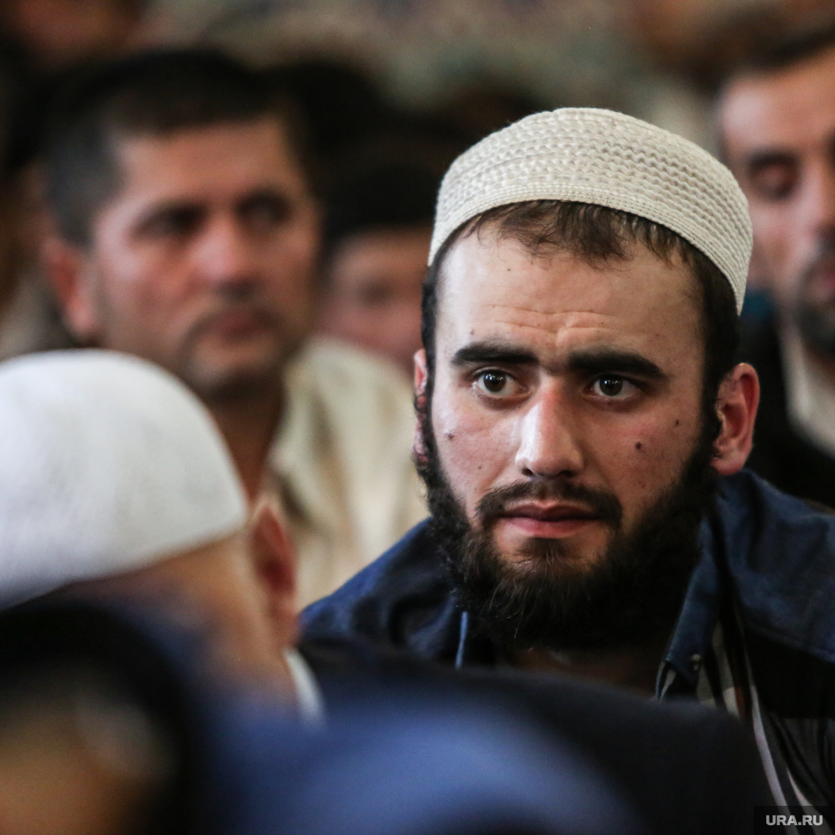 Мусульманский таджикский. Таджики мусульмане. Таджик с бородой. Мусульманская борода таджики. Мусульманин с бородой в мечети.