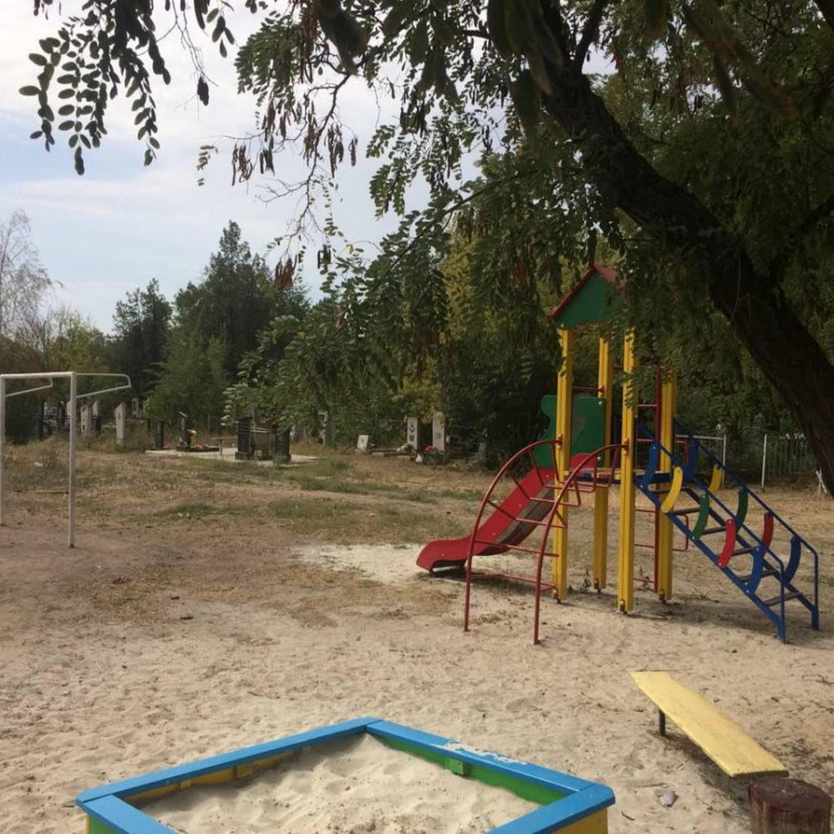 Мелитополь садик обстановка. 219 садик саратов. Детские запорожье. Детские запорожье. Детская площадка с детьми.