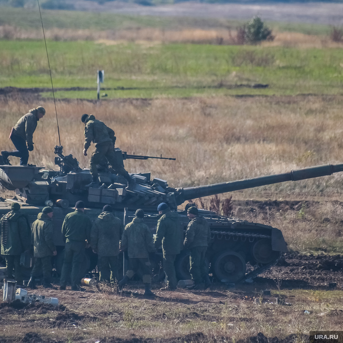 742695_Tsentr_po_podgotovke_mobilizovannih_v_Luganskoy_oblasti_Lugansk_voennaya_tehnika_armiya_voennie_soldati_voennie_sbori_vooruzhennie_sili_tank_mobilizovannie_uchebka_mobilizanti_250x0_4385.2923.0.0.jpg