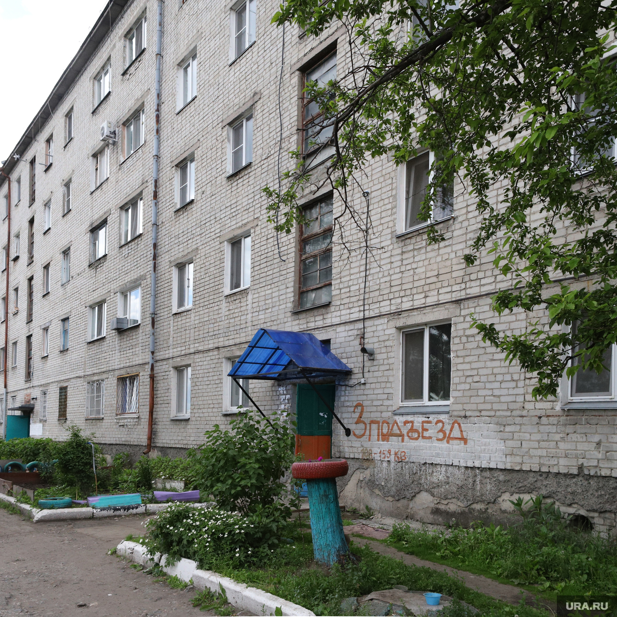 В Кургане обрушается дом из-за коммунальной аварии — фото