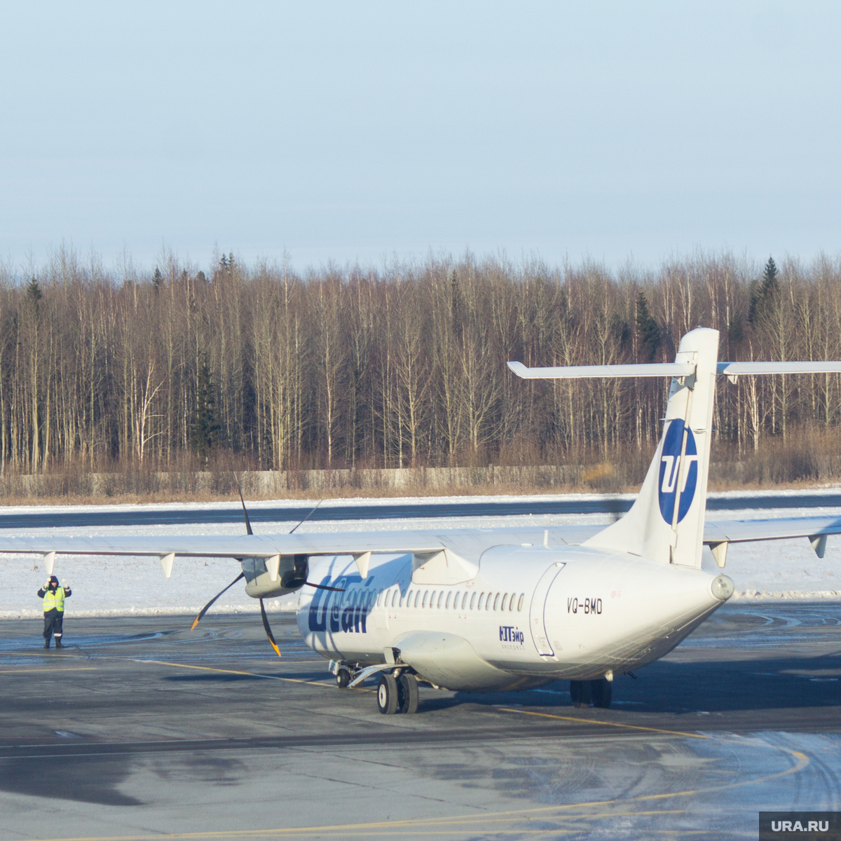 Во время полета в ХМАО у самолета авиакомпании Utair отказал двигатель
