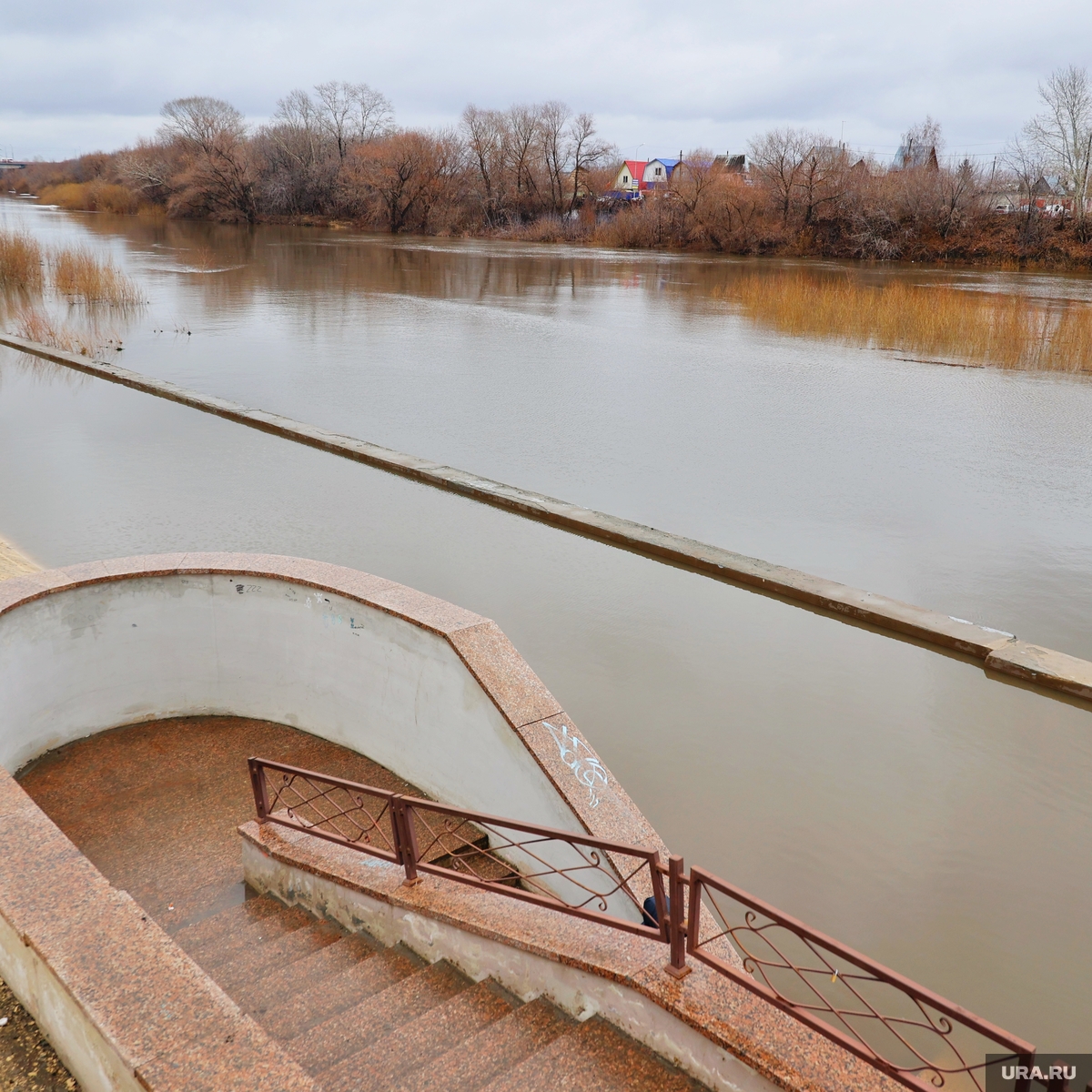 Паводок в Курганской области 10 апреля 2024: водохранилища Казахстана и  Челябинска сократили сбор воды