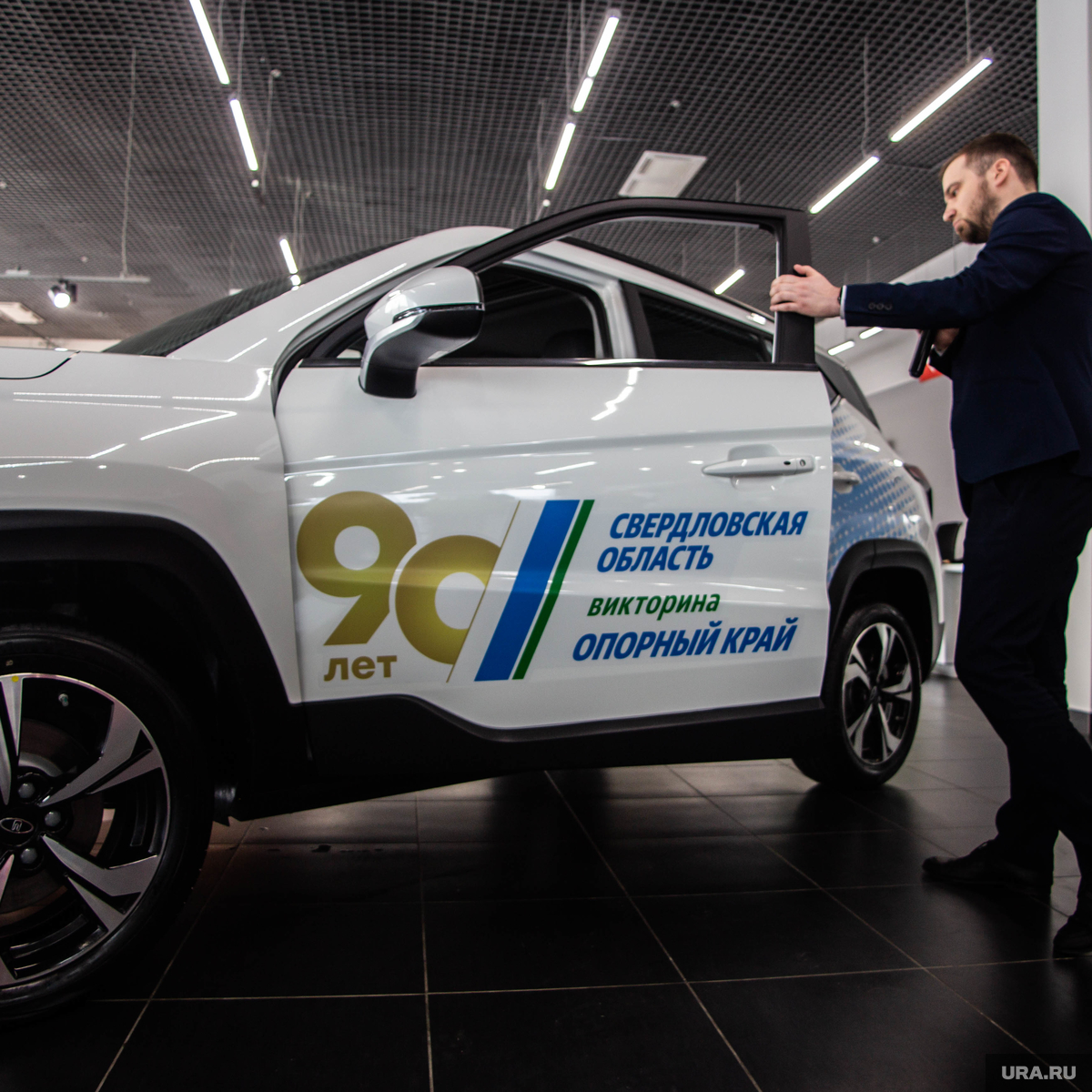 Перекупщик автомобилей. Деньги в машине. Деньги за авто. Автомобиль калькулятор. Продать выигранный автомобиль.