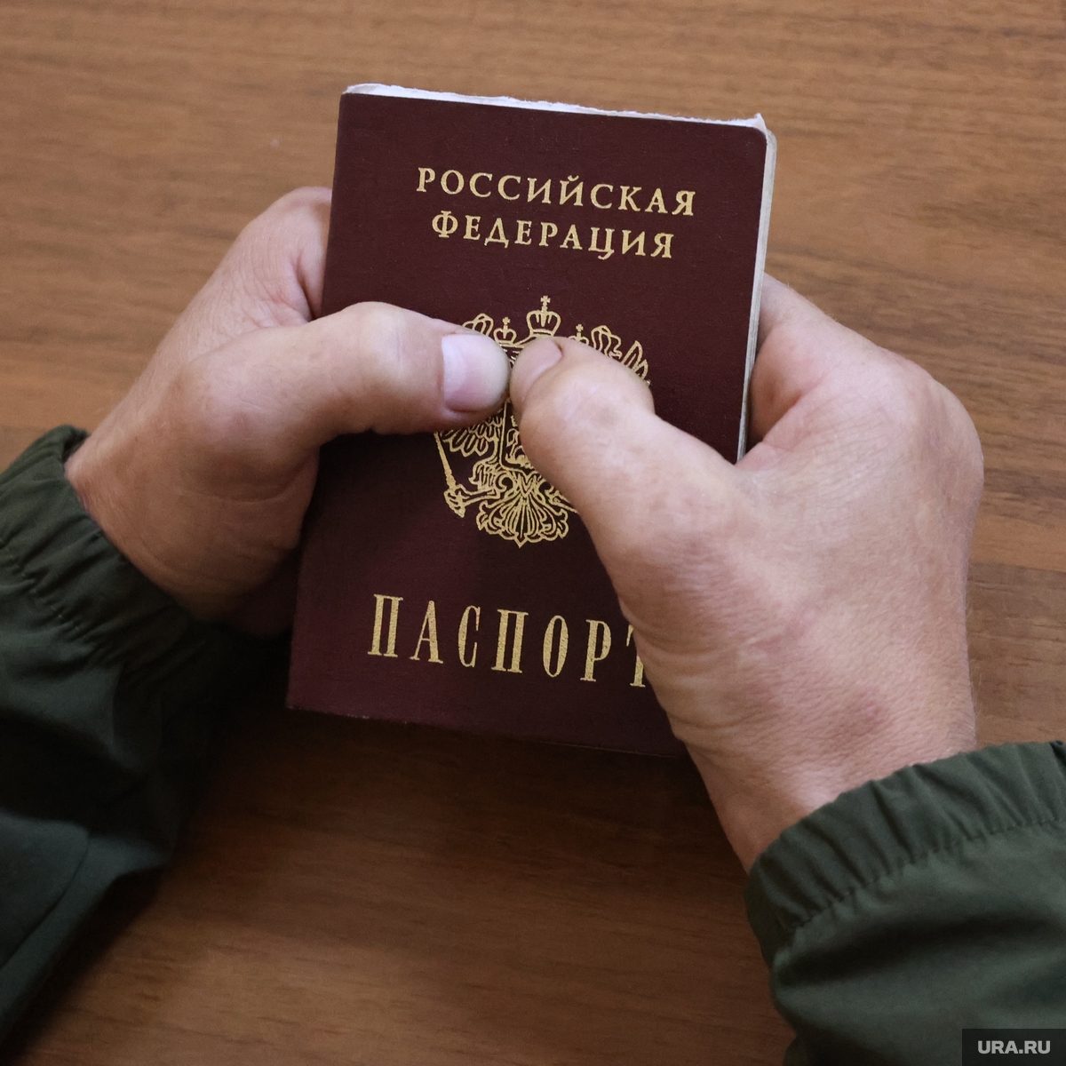 Челябинские полицейские помогли участнику СВО в короткий срок заменить  паспорт: подробности