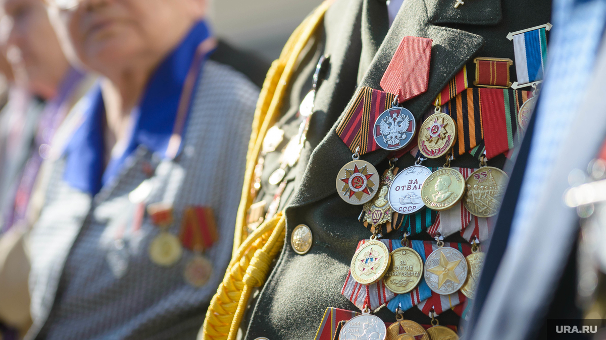 Медали ветеранов ВОВ. Ветеран с медалями. Медали на пиджаке. Ордена на пиджаке. Награды на груди