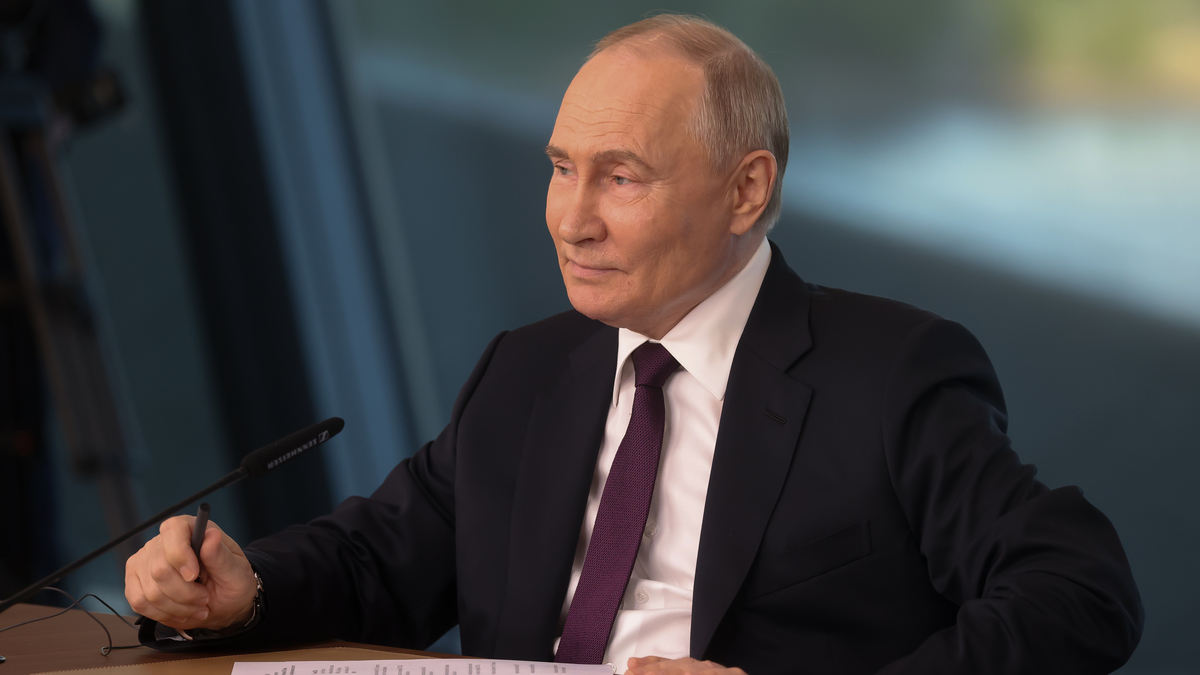 https://s.ura.news/1200_675/images/news/upload/news/777/677/1052777677/894614_Putin_PMEF_2024_Vstrecha_s_rukovoditelyami_mezhdunarodnih_informatsionnih_agentstv_stock_vladimir_putin_stock_250x0_5314.3552.0.0.jpg