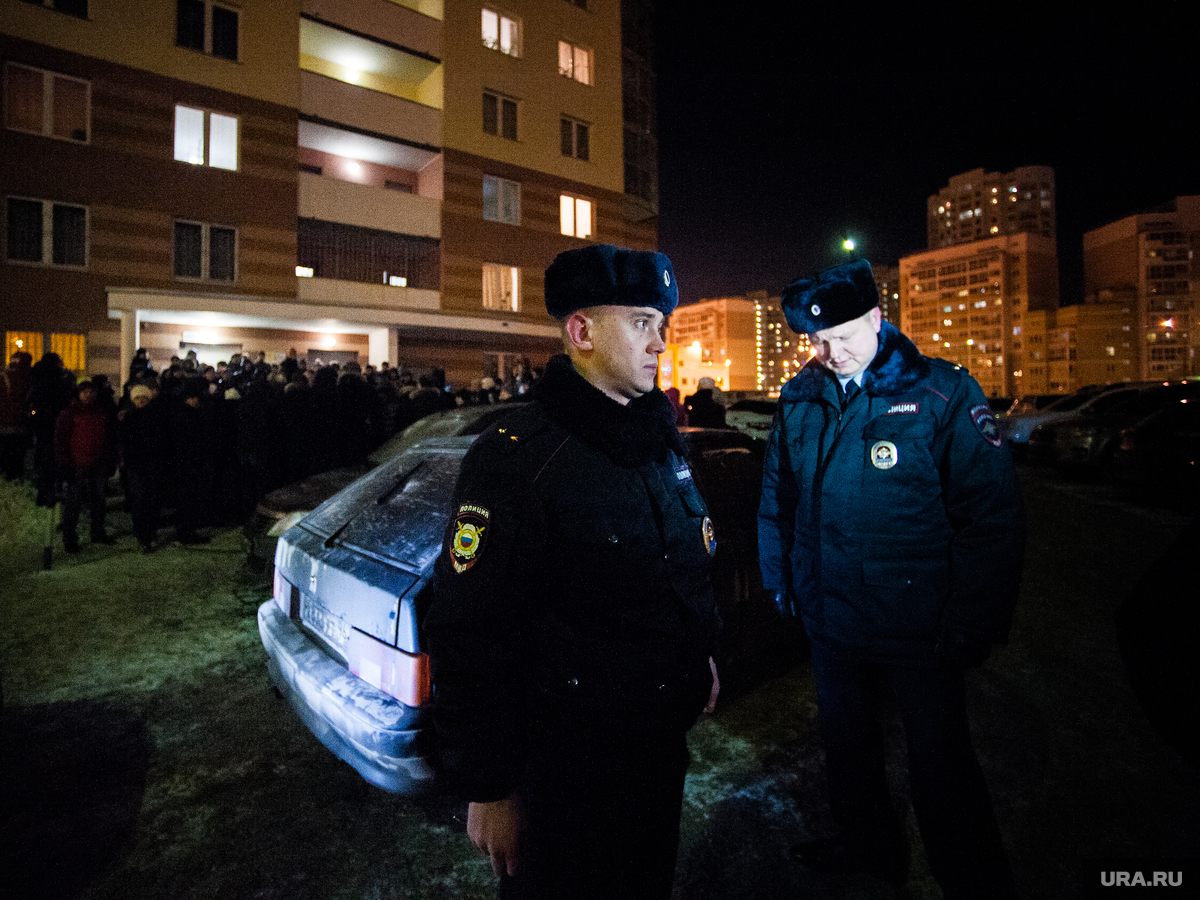 Горожане восстали против «гоп-парковки» в Екатеринбурге. Компанию  авторитетного депутата обвинили в связях с криминалом. ФОТОРЕПОРТАЖ — URA.RU