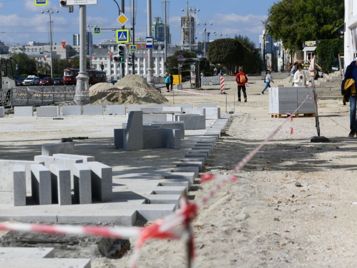 Когда завершится ремонт тротуара у дома Севастьянова в центре Екатеринбурга