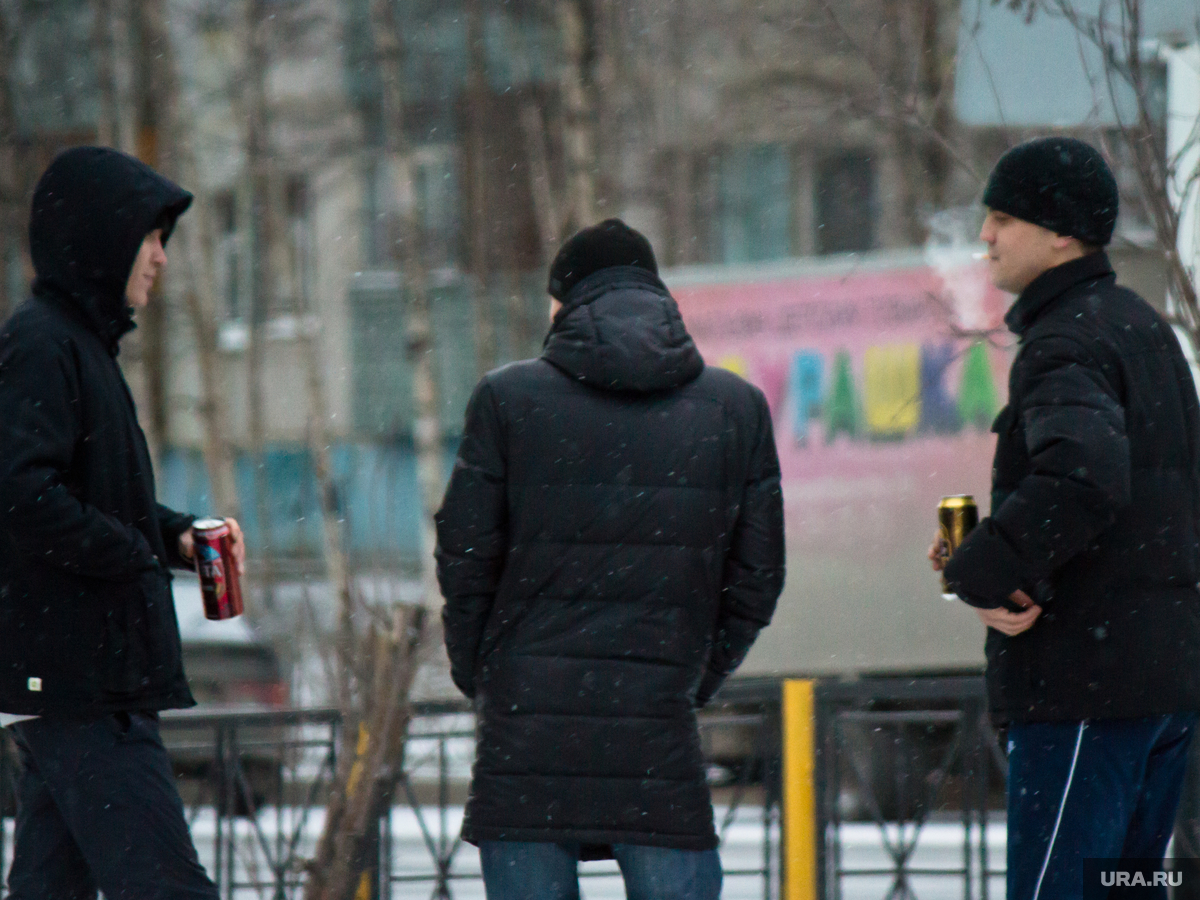 Писиет на корточках 