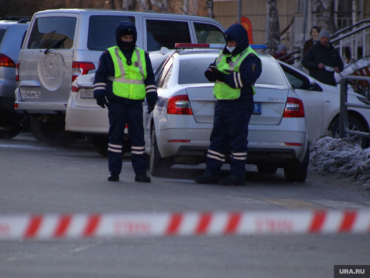 В Екатеринбурге инспекторы задержали агрессивного пьяного водителя без  прав, который ударил инспектора