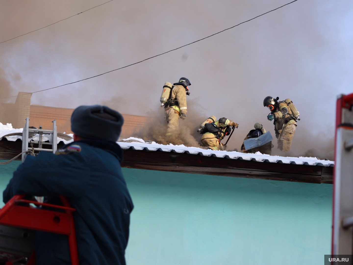 В Екатеринбурге жгут дома на месте, где появится новый ЖК. Фото, видео