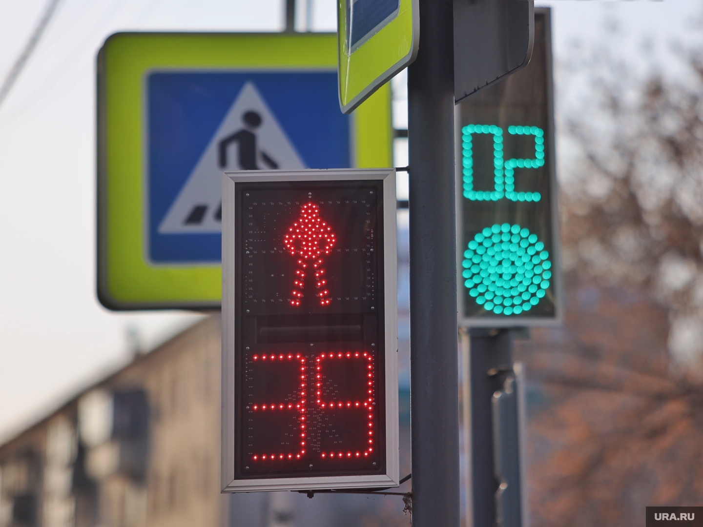 В Челябинске отключат четыре светофора