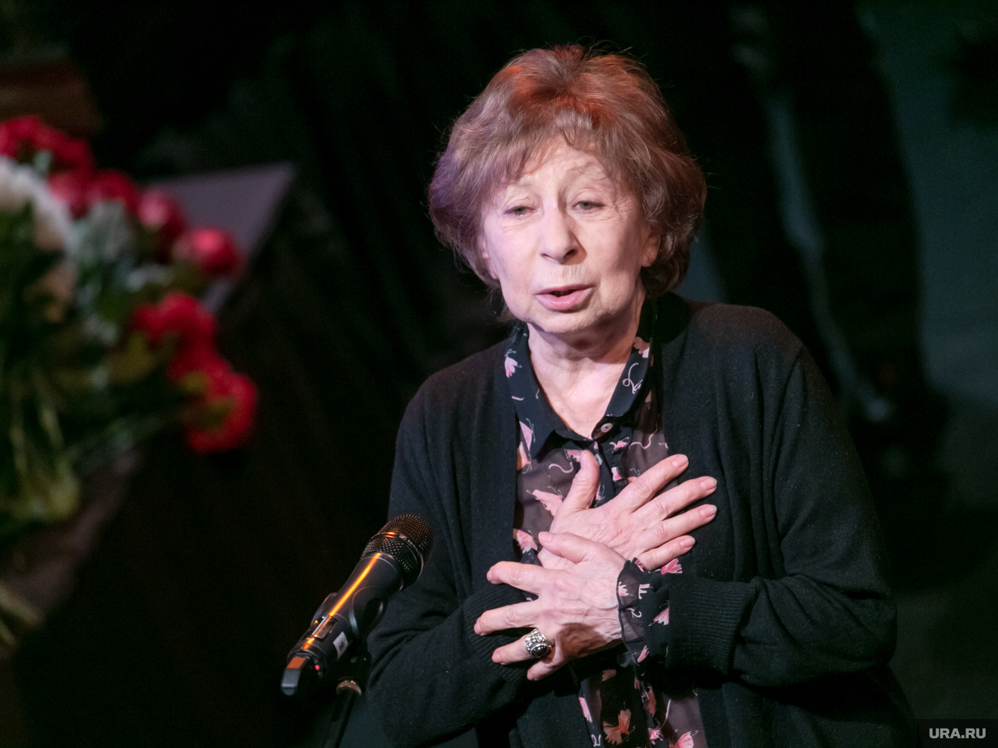 Лия Ахеджакова объяснила свой выход на сцену с флагом Украины