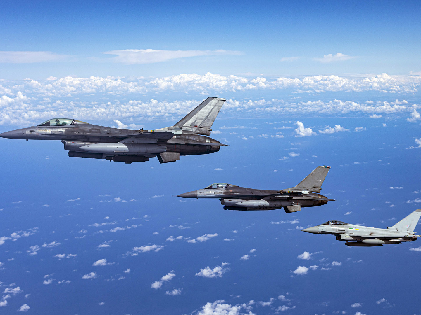 794364_Istrebiteli_f_16_stock_nato_istrebitely_f_16_nato_f_16__stock_250x0_1620.1080.0.0.jpg