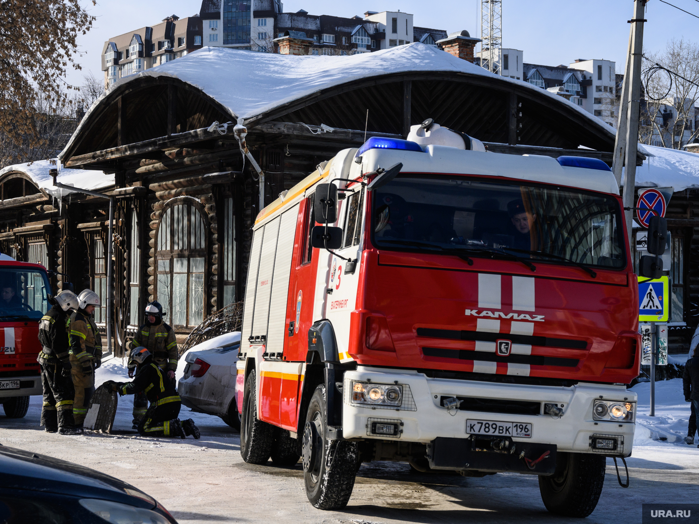 К «Пассажу» в Екатеринбурге съехались пожарные машины 24 января: что  случилось