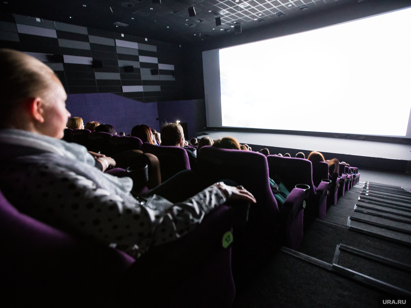 Предсеансовое обслуживание киномакс что такое. Предсеансовое обслуживание киномакс что такое. Предсеансовое обслуживание в кинотеатре что это. Уборка кинотеатров. Кинопоказ морозко в кинотеатре.