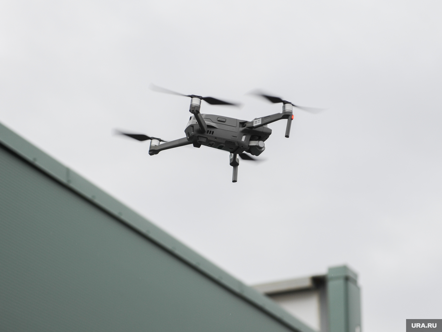 14 августа дрон. 14 августа дрон. 14 августа дрон. Иллюстрации дроновая атака. Беспилотники под москвой.