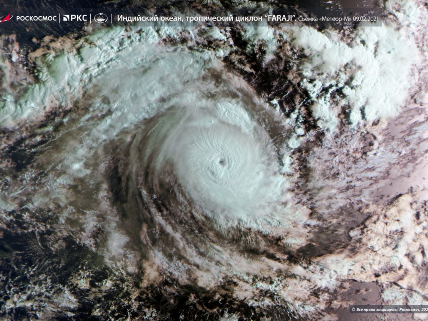 На Шанхай обрушился самый сильный тайфун за последние 75 лет. Видео