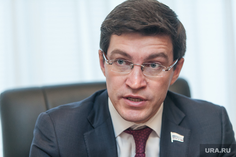 Михаил Сердюк имеет возможность выбирать, как именно ему переизбраться в Госдуму
