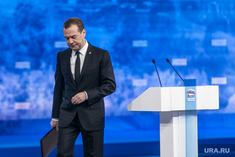 Дмитрий Медведев советует единороссам не обещать невыполнимого. Вот и его речь не изобилует новыми предложениями