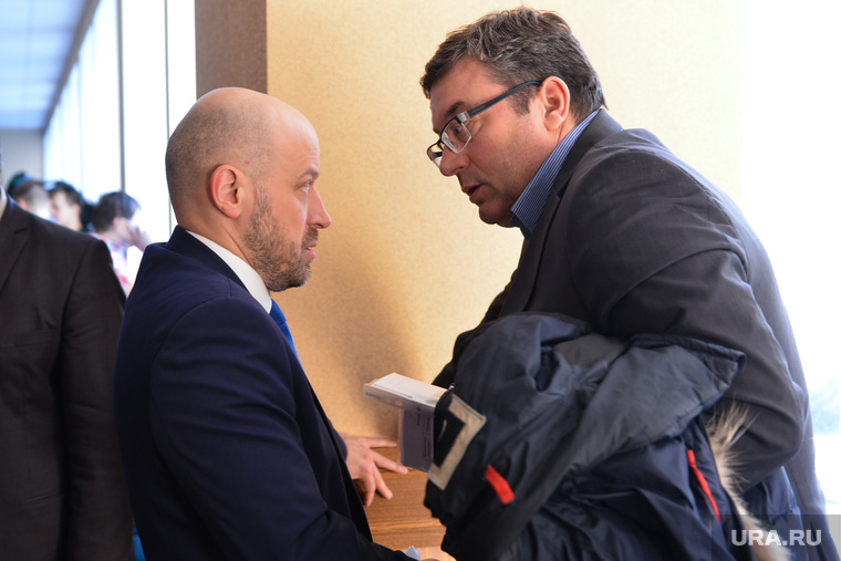 Депутат ЗСО Владимир Горбунов (справа) рассчитывает на победу в Златоустовском округе
