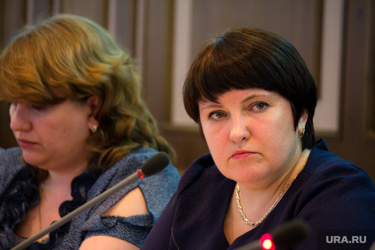 Ольга Козлова (справа) обещает разобраться в ситуации