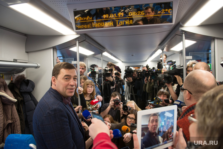Куйвашев превратил пробную поездку на «Ласточке» в шоу. Так появились междугородние электрички