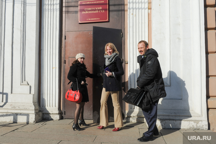 Сегодняшним решением Советского районного суда Челябинска были поражены и супруга обвиняемого Ирина Сандакова, и адвокат Сергей Колосовский